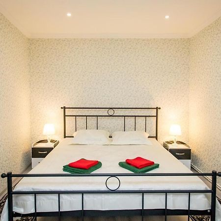 Lovely Apartment ティビリシ エクステリア 写真
